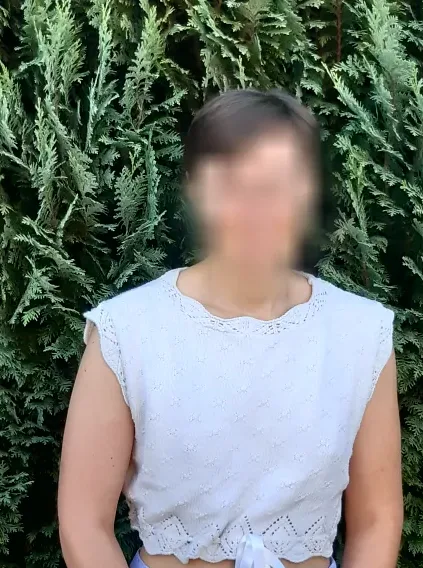 Andrea, 27