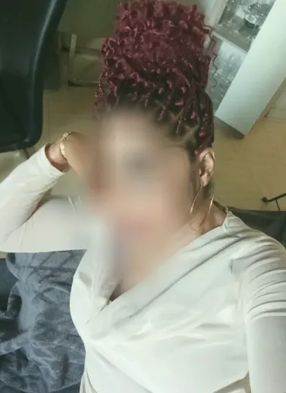 Büsra, 36