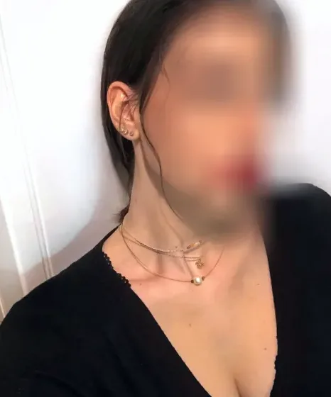 Büsra, 25