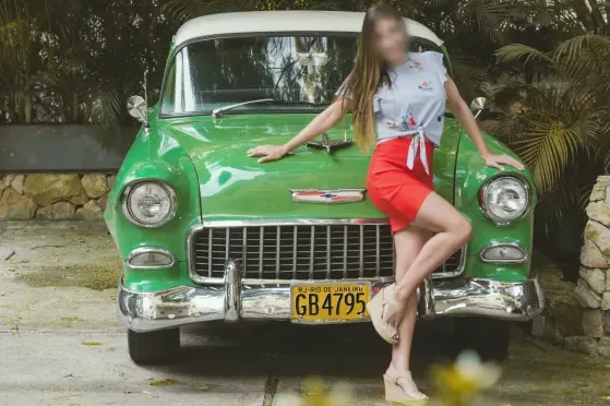 Emma, 32