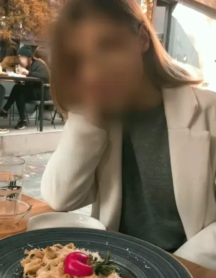 Helena, 37