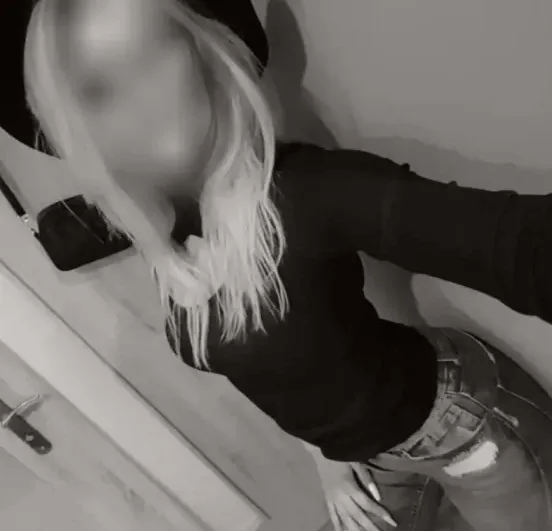 Jasmin, 28