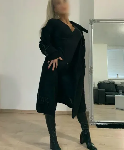 Julia, 24