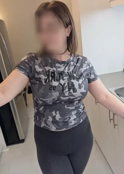 Lilly, 29