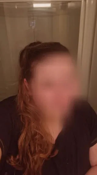 Manuela, 26