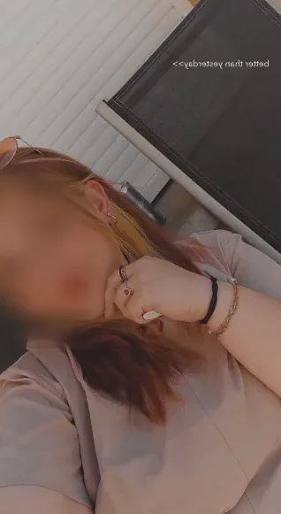 Mia, 27
