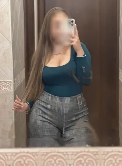 Nicole, 24