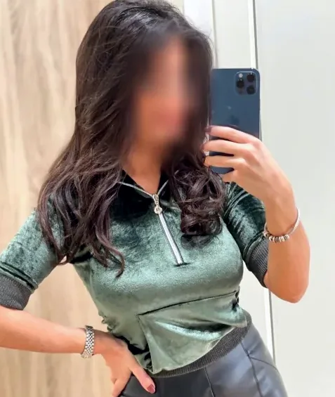 Nina, 28