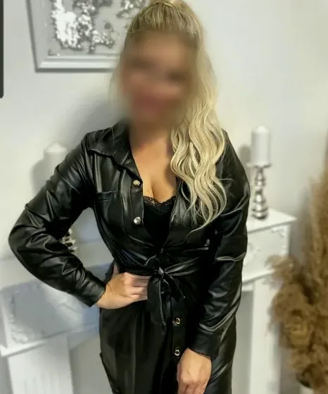 Nina, 35