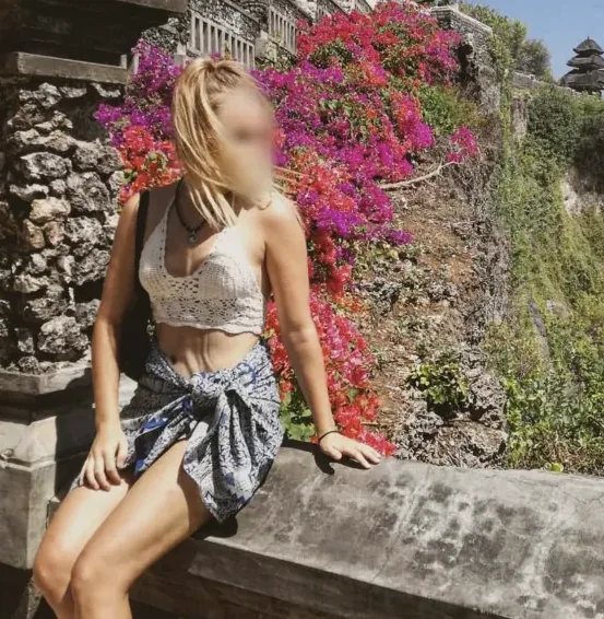 Sandra, 20
