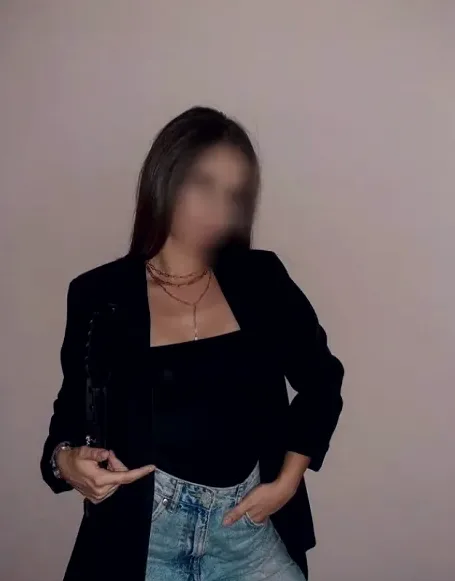 Saskia, 35