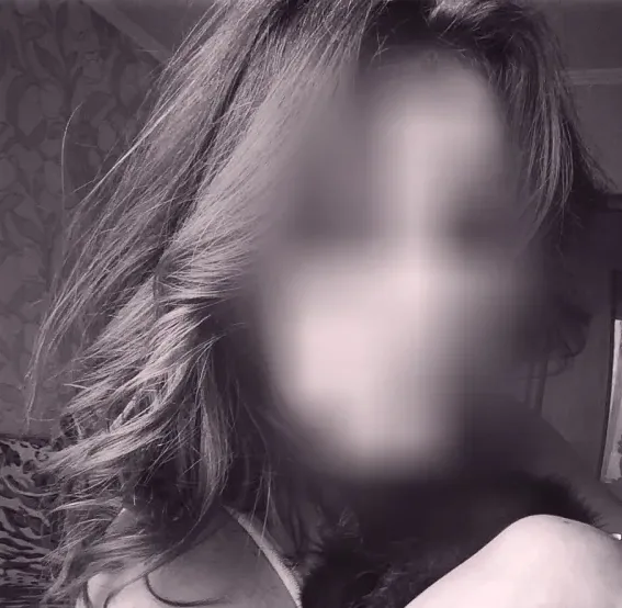 Simone, 28
