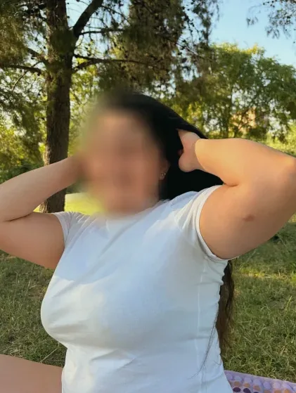 Viktoria, 23