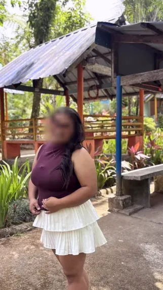 Zeynep, 25